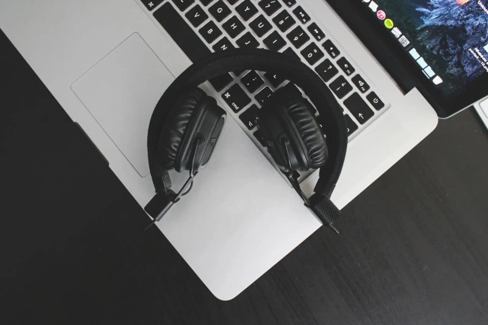 Casque audio sans fil à réduction de bruit