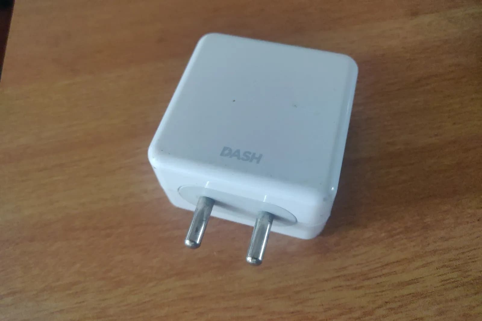 Smartphone OnePlus en charge rapide
