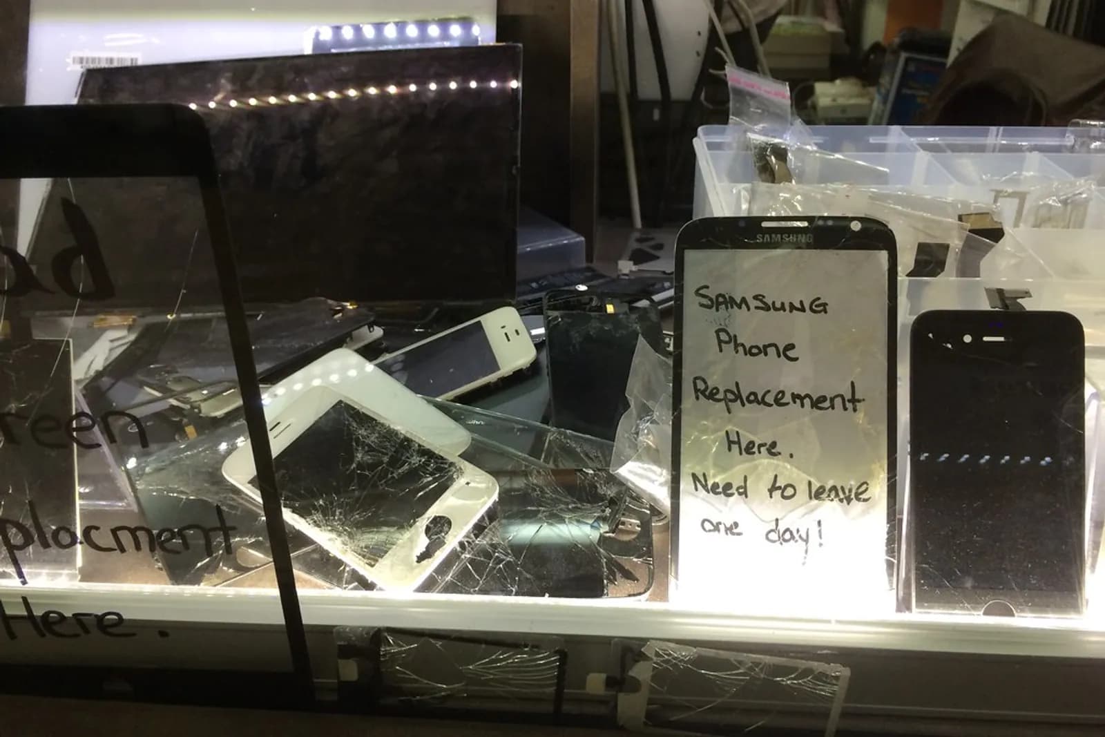 Diagnostic d'un écran d'iPhone en atelier