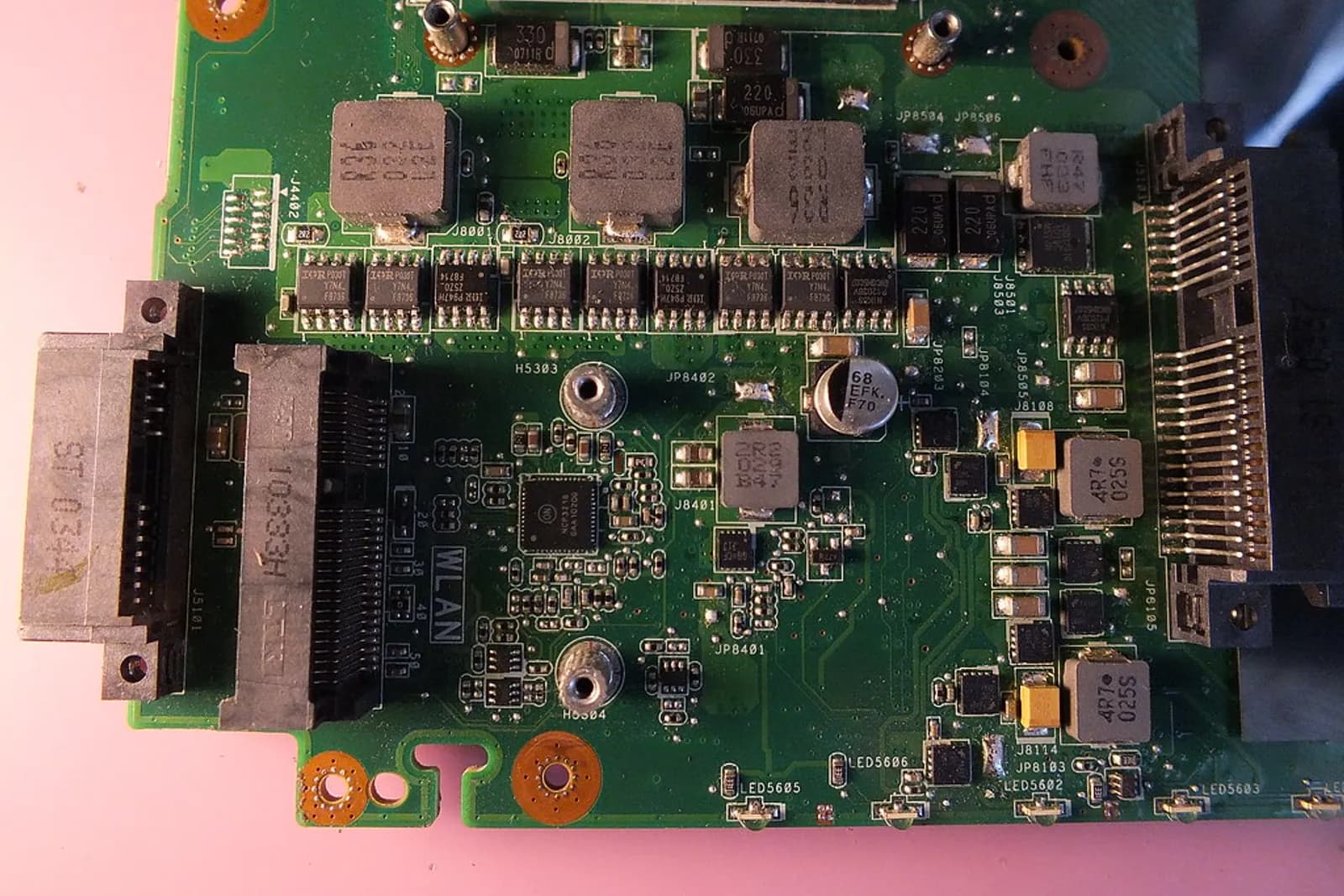 Carte mère de MacBook avec SSD soudé