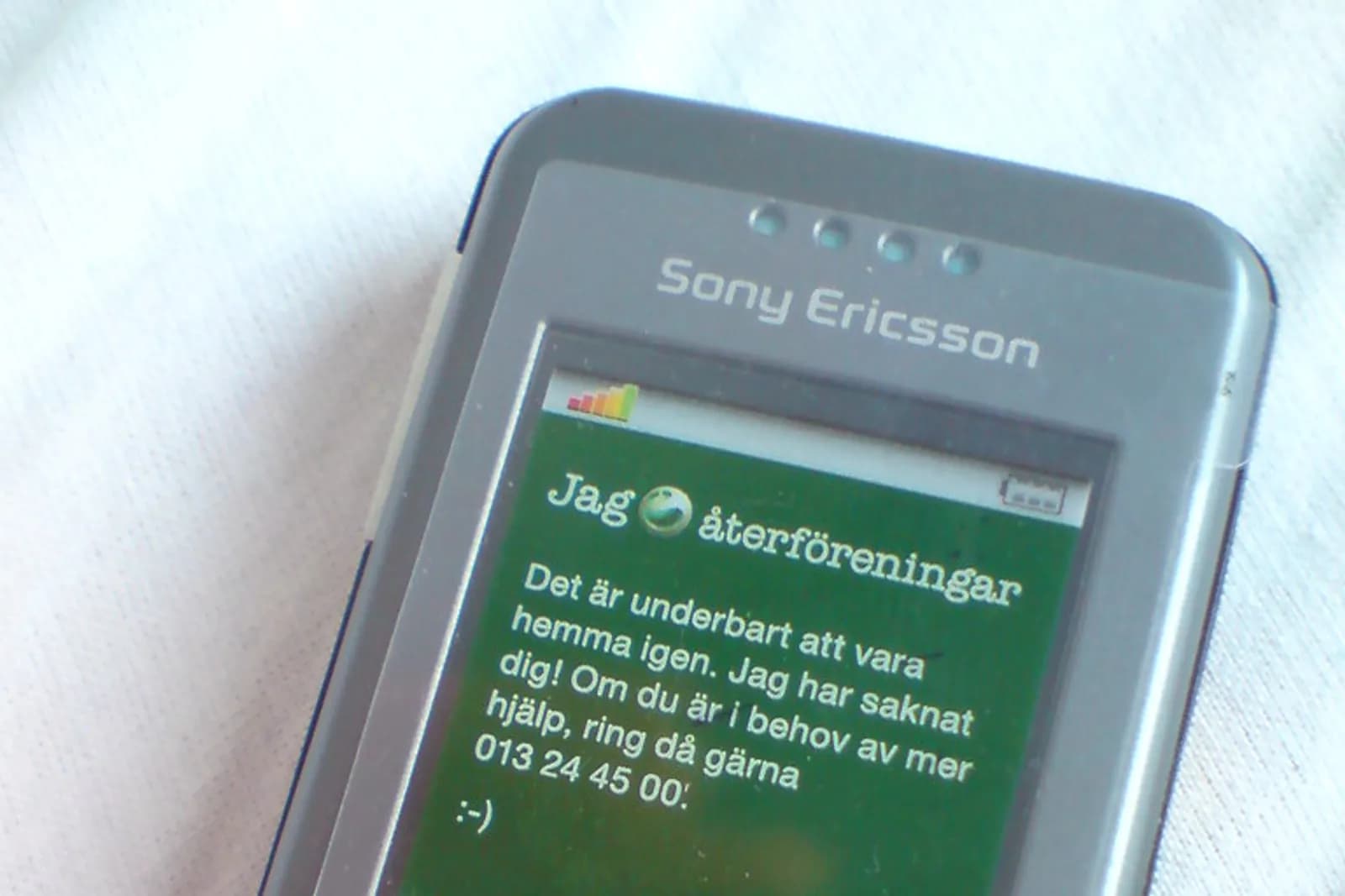 Document de garantie et smartphone