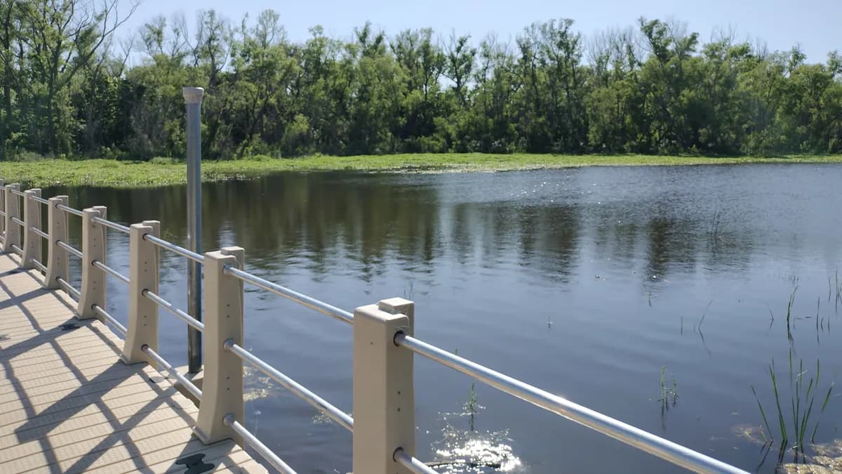 Smartphone Samsung et éclaboussures d'eau