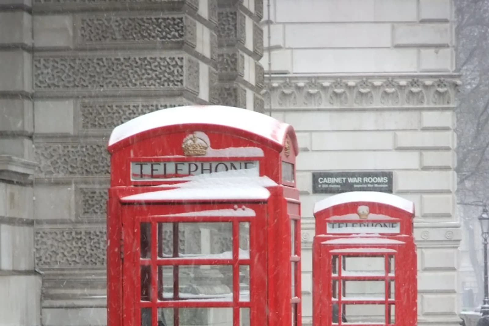 Smartphone utilisé dans un environnement froid et enneigé