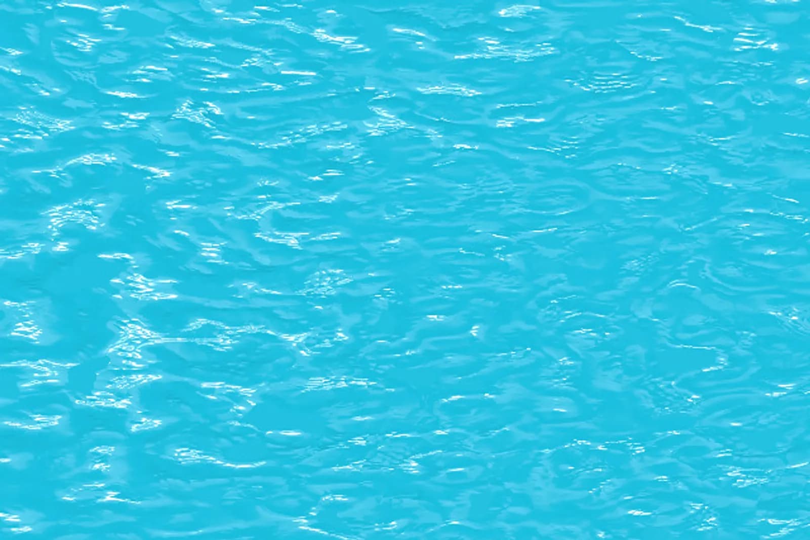 Smartphone au bord d'une piscine